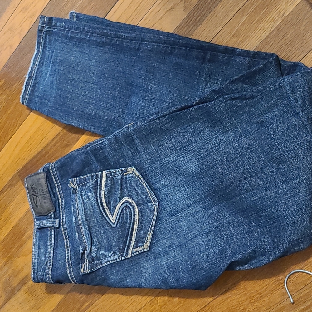 SILVER JEANS CO. SIZE 30 DESTROYED DENIM SUKI